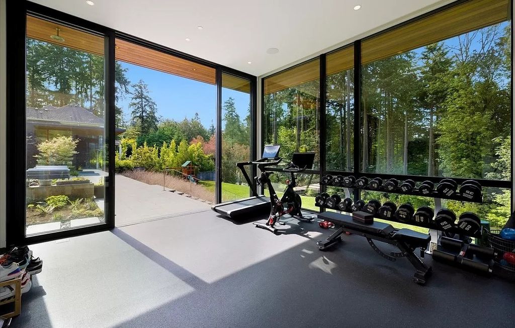 The House in Portland is the work of art with total security and privacy, now available for sale. This home located at 1139 S Palatine Hill Rd, Portland, Oregon