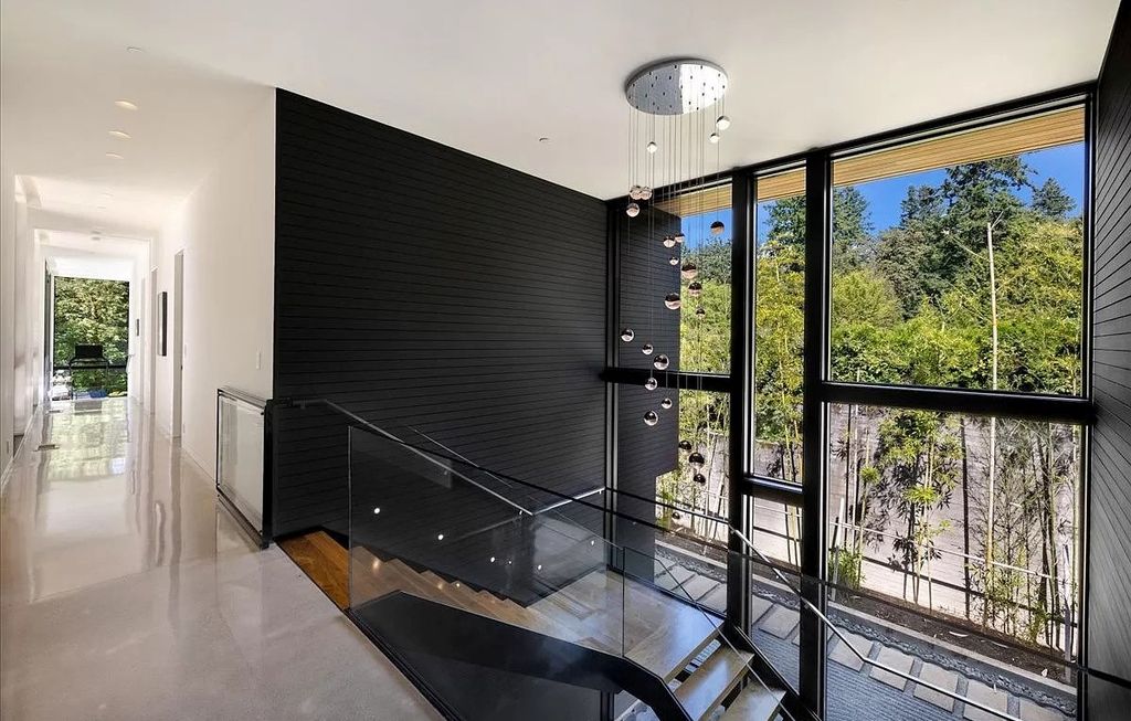 The House in Portland is the work of art with total security and privacy, now available for sale. This home located at 1139 S Palatine Hill Rd, Portland, Oregon