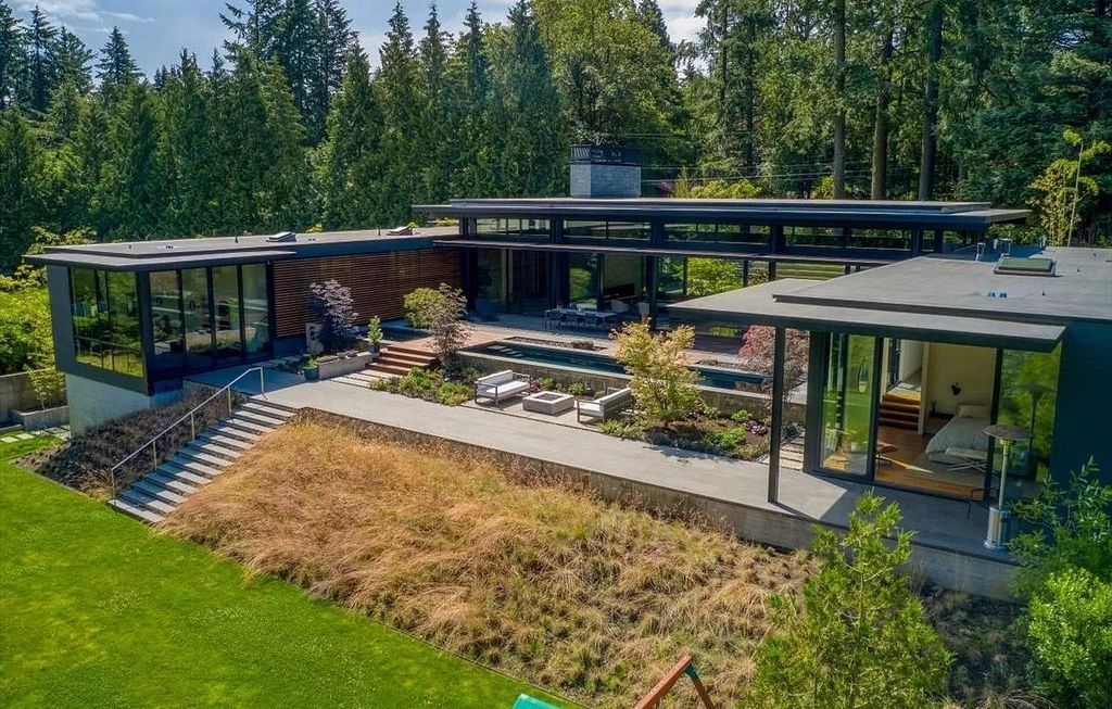 The House in Portland is the work of art with total security and privacy, now available for sale. This home located at 1139 S Palatine Hill Rd, Portland, Oregon