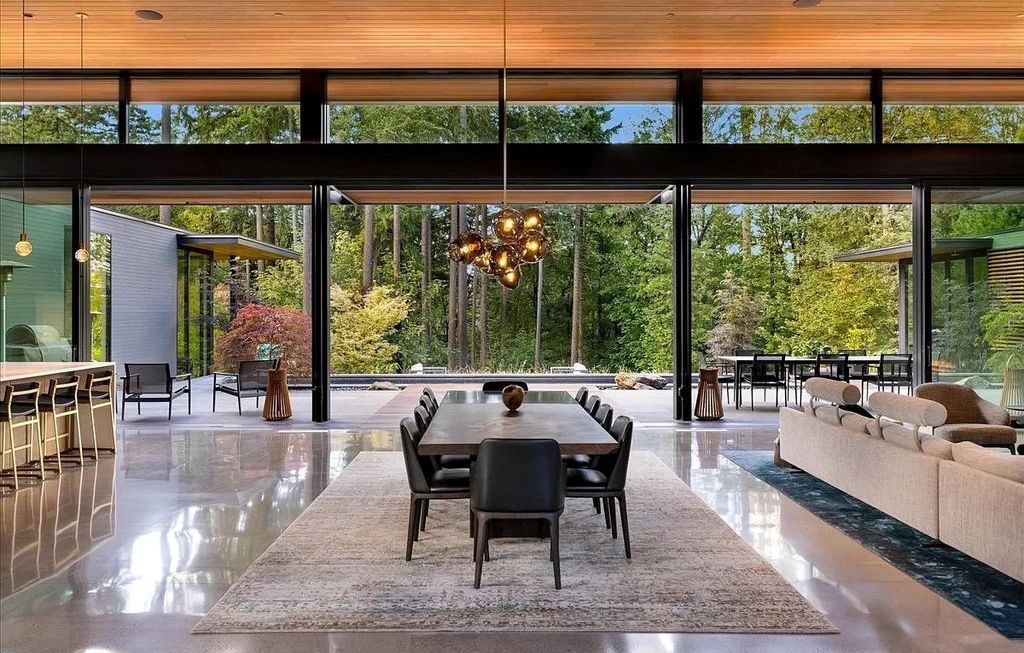 The House in Portland is the work of art with total security and privacy, now available for sale. This home located at 1139 S Palatine Hill Rd, Portland, Oregon