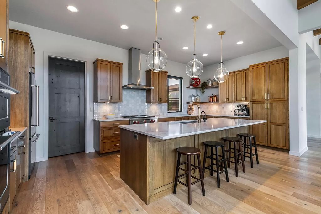 The Home in Bend is a luxurious home with a spacious, open floor plan and natural light throughout, now available for sale. This home located at 19227 Cartwright Ct, Bend, Oregon