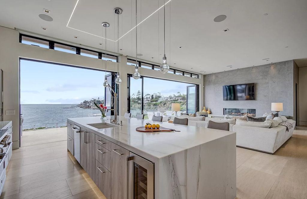 The Home in La Jolla, a undeniable showpiece estate perfectly positioned to enjoy the natural seascape and sea animals and highlights ocean views from every room is now available for sale. This home located at 5740 Dolphin Pl, La Jolla, California