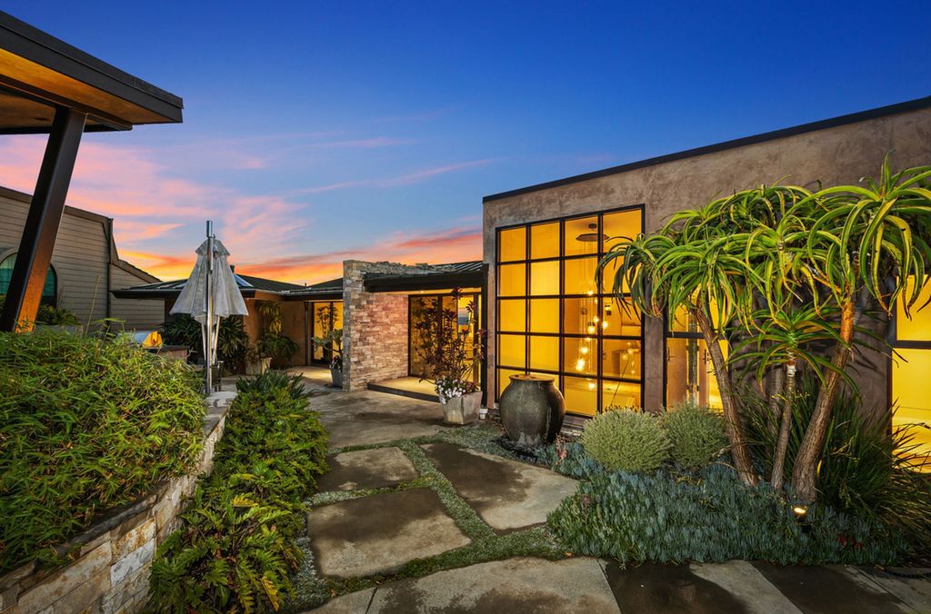 The Home in Laguna Beach is one of the world’s finest oceanfront estates features a circular drive, park-like grounds and a spacious courtyard now available for sale. This home located at 32 N La Senda Dr, Laguna Beach, California