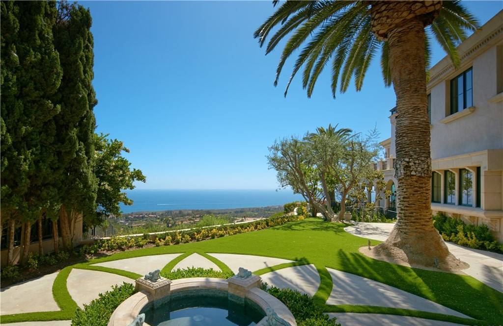 This-27995000-Showpiece-Villa-in-Newport-Coast-offers-Unobstructed-Views-of-The-Pacific-Ocean-and-Iconic-Landscapes-9