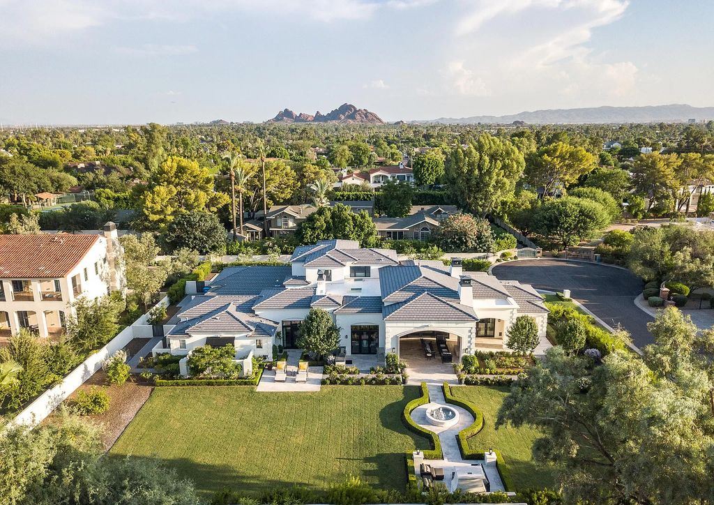 The Home in Phoenix, a magnificent estate property with glorious views of Camelback Mountain and exquisite lush manicured grounds is now available for sale. This home located at 4423 N Camino Allenada, Phoenix, Arizona