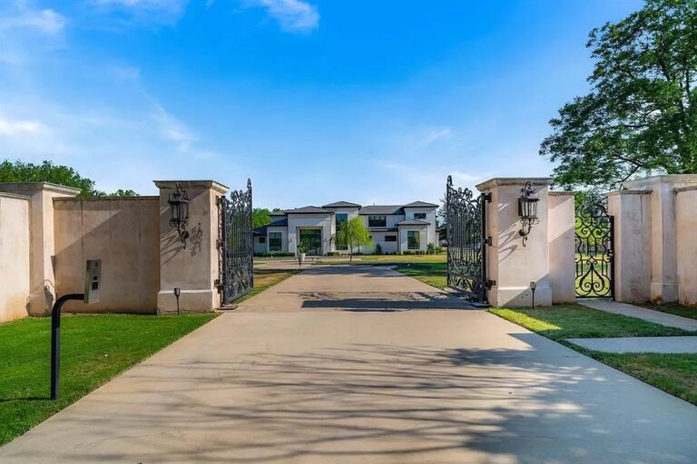 This $4,720,000 Stunning Contemporary Home in The Heart of Southlake Texas with Huge Backyard is A Truly Entertainers Paradise