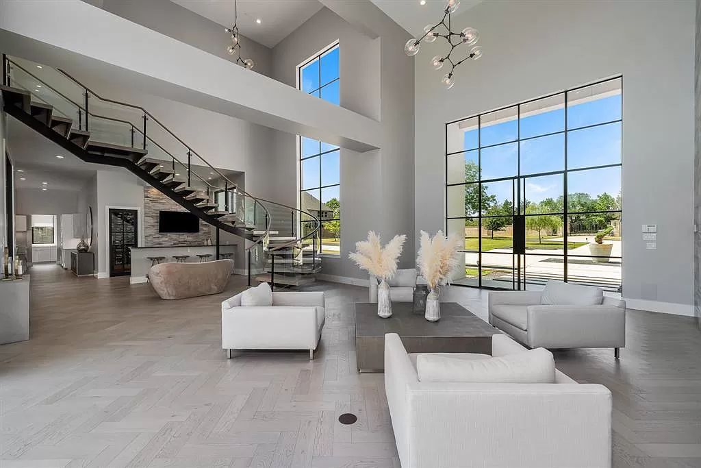 The Home in Southlake, a stunning custom-built contemporary residence offers the perfect blend of an entertainers paradise and private retreat is now available for sale. This home located at 1021 E Continental Blvd, Southlake, Texas