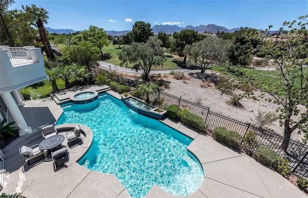 This-4900000-Spectacular-Home-in-Las-Vegas-has-A-Lush-and-Impeccably-Landscaped-Backyard-with-Incredible-Mountain-Views-14