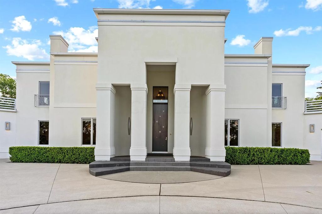 The Estate in Powell is a luxurious home featuring modern appeal of white flooring, marble and granite counter tops and luxury imported finishes throughout now available for sale. This home located at 1080 Retreat Ln, Powell, Ohio; offering 05 bedrooms and 09 bathrooms with 14,500 square feet of living spaces.