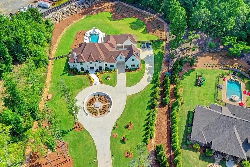 The Estate in Georgia is a luxurious home where you will find beautifully sculpted landscape, gorgeous vaulted ceilings, chef’s kitchen with top-of-the-line appliances and other incredible features now available for sale. This home located at 2242 Shoal Creek Rd, Buford, Georgia; offering 06 bedrooms and 08 bathrooms with 7,500 square feet of living spaces. 