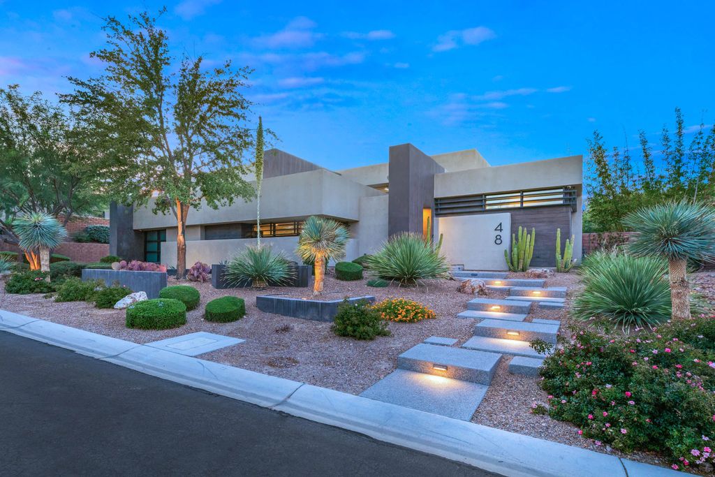 This-5750000-Blue-Heron-Home-in-Las-Vegas-showcases-the-Pinnacle-of-Luxurious-Desert-Living-2