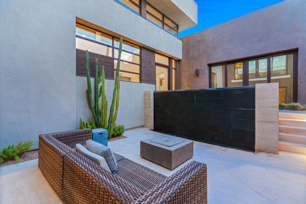 The Blue Heron Home in Las Vegas, a smart home represents the best of resort-style urban living with immaculate desert-inspired landscaping and multiple courtyards is now available for sale. This home located at 48 Wildwing Ct, Las Vegas, Nevada