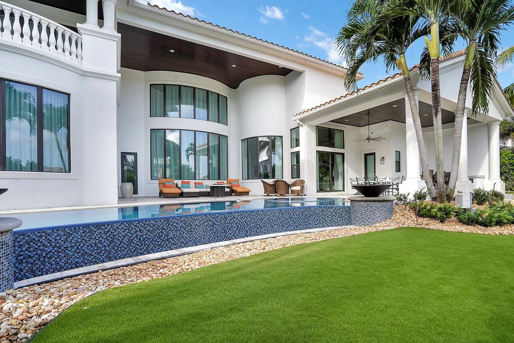 This-6975000-Exceptional-Home-in-Boca-Raton-has-Ultimate-Amenities-for-Relaxation-and-Entertainment-14