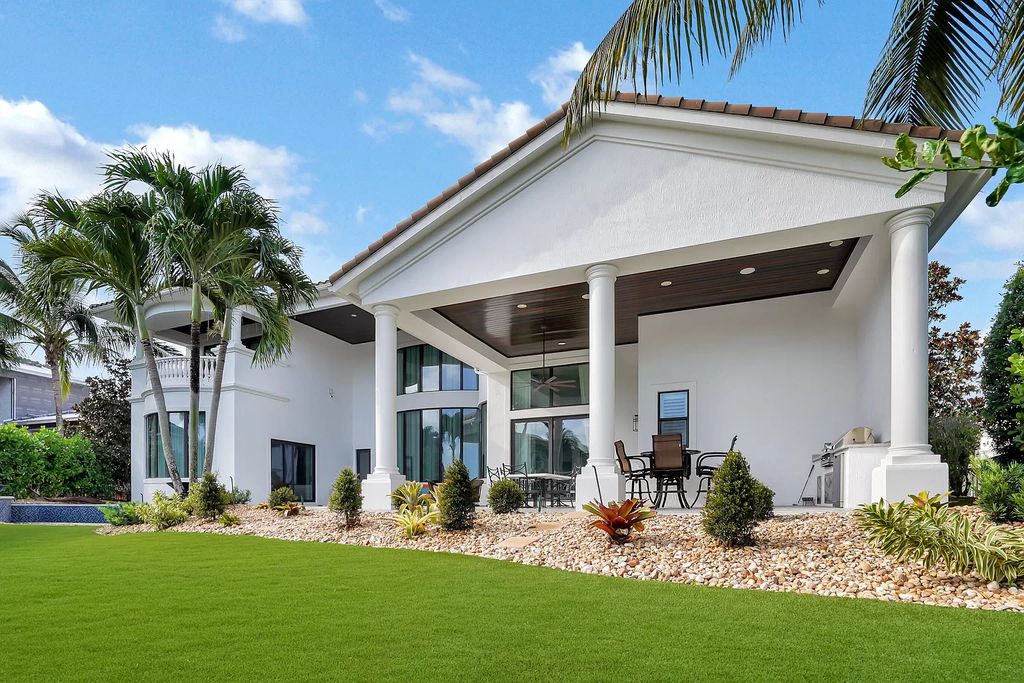 This-6975000-Exceptional-Home-in-Boca-Raton-has-Ultimate-Amenities-for-Relaxation-and-Entertainment-29