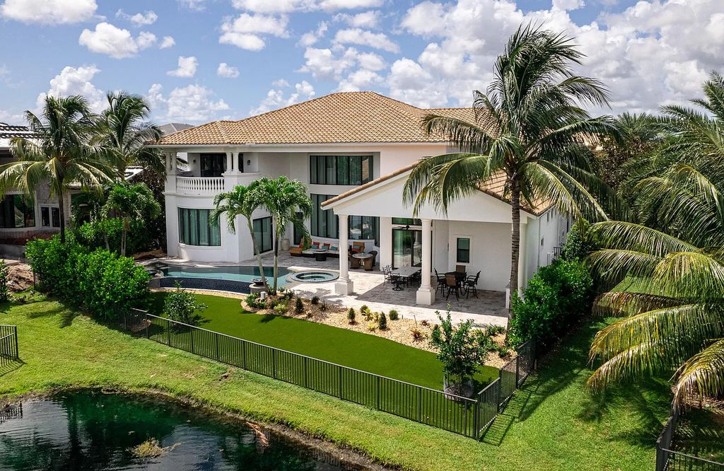 This-6975000-Exceptional-Home-in-Boca-Raton-has-Ultimate-Amenities-for-Relaxation-and-Entertainment-6