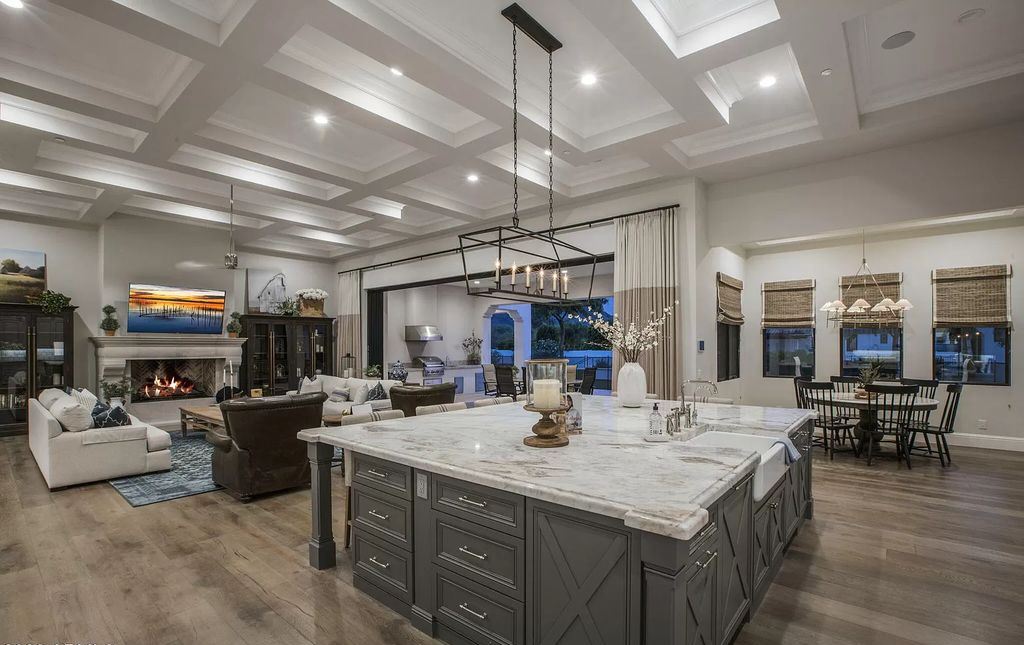 The Home in Paradise Valley, a beautifully transitional style residence offers gorgeous finishes and high quality craftsmanship and a resort-like backyard. This home located at 9236 N 53rd Pl, Paradise Valley, Arizona.