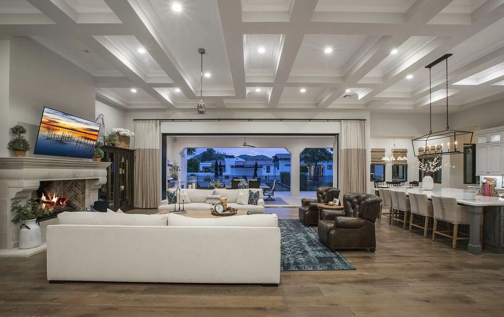 The Home in Paradise Valley, a beautifully transitional style residence offers gorgeous finishes and high quality craftsmanship and a resort-like backyard. This home located at 9236 N 53rd Pl, Paradise Valley, Arizona.