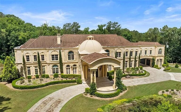 This $8,000,000 Magnificent Estate Offers Plenty of Space for Parties and Events in Sandy Springs