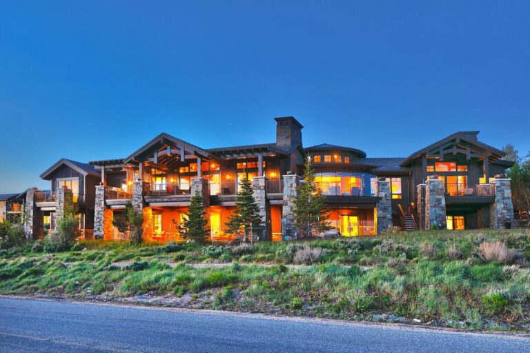 This $9,000,000 Spectacular Four Season Home in Park City Utah offers Incredible Top of The Mountain Views
