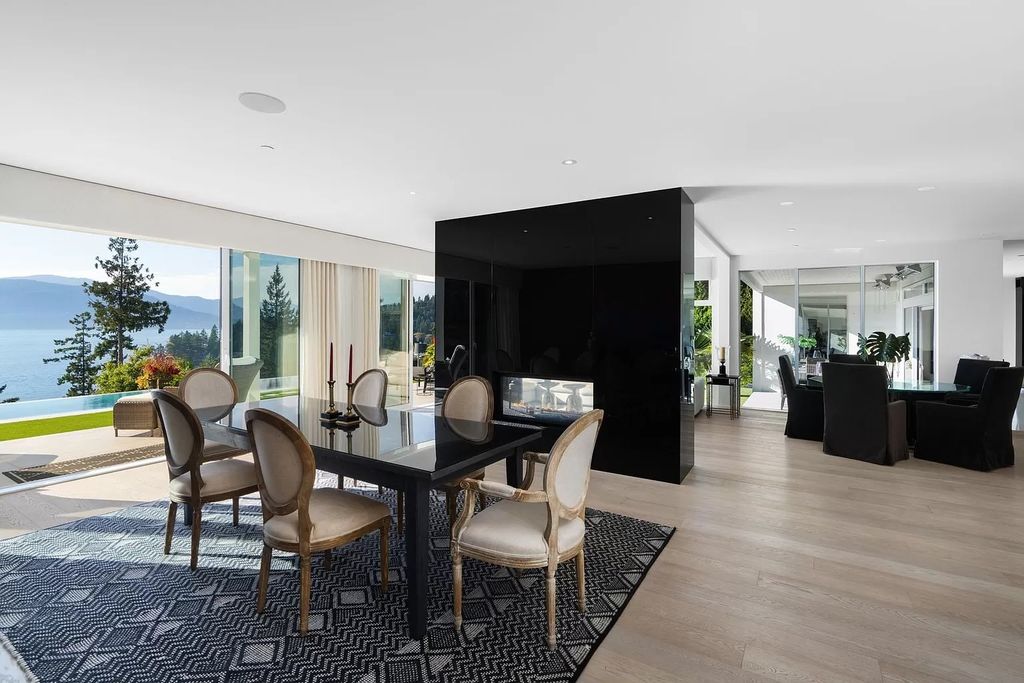 The Estate in West Vancouver is a chic entertainer’s dream home with luxurious interior living, now available for sale. This home located at 5428 Marine Dr, West Vancouver, BC V7W 2N6, Canada