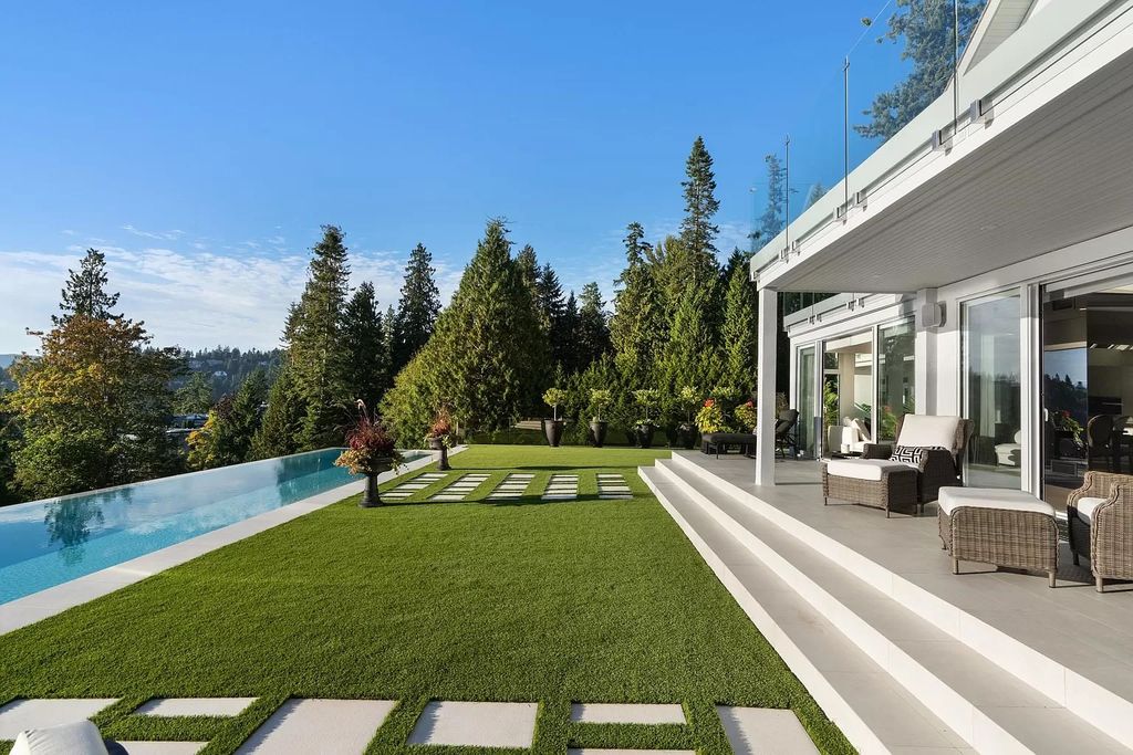 The Estate in West Vancouver is a chic entertainer’s dream home with luxurious interior living, now available for sale. This home located at 5428 Marine Dr, West Vancouver, BC V7W 2N6, Canada