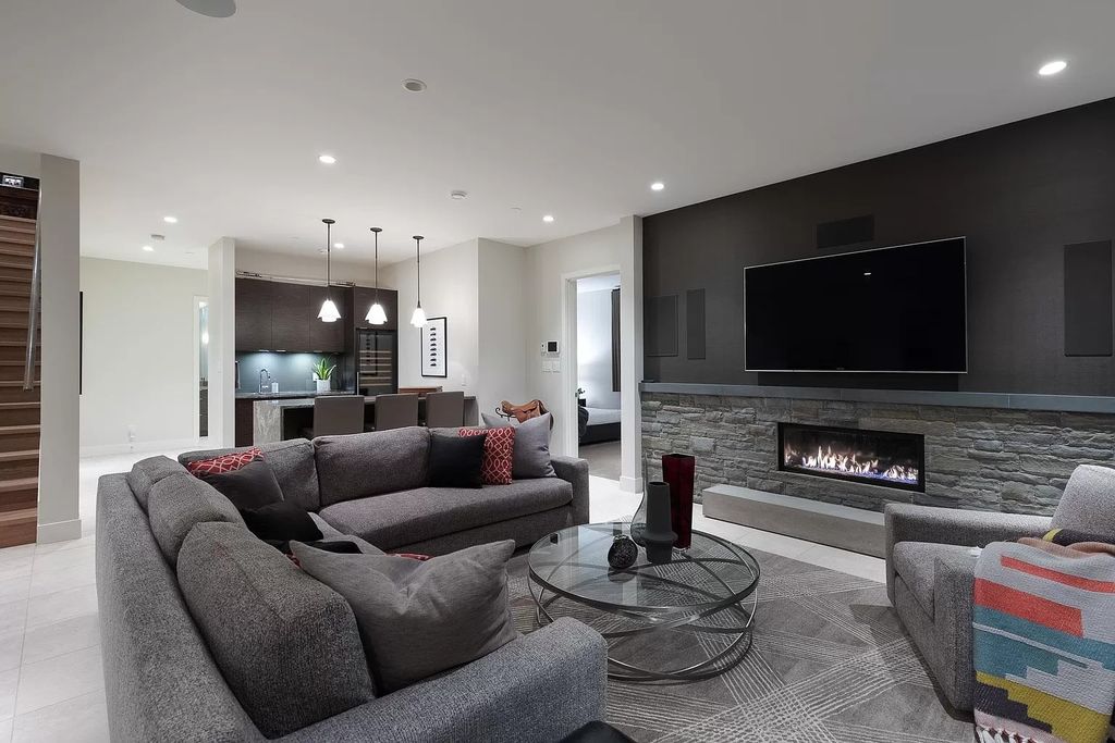 The use of stunning and strikingly different black-gray tones in this living room not only produces accents and features for the design but also establishes a division between the two areas. Gray accents give the room a powerful, contemporary feel by striking a lovely contrast with the glossy black paint on the walls and the soft, light gray sofa. The proper paint color will have an impact and enhance the space regardless of whether you utilize it to accentuate any architectural features in the living room.