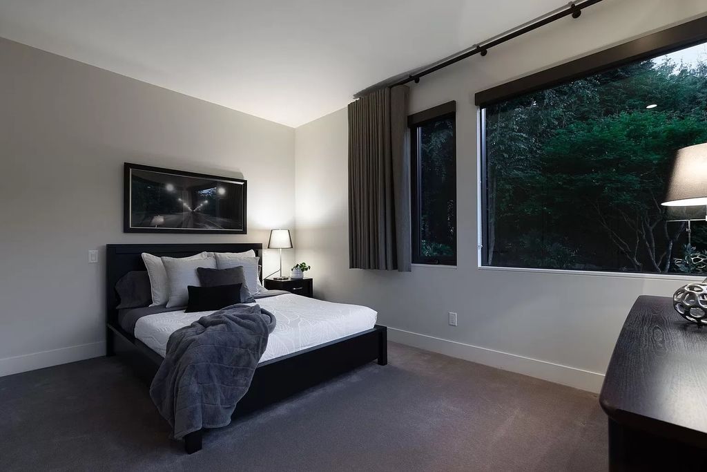 This-C6689000-Home-in-West-Vancouver-is-a-Beautiful-Escape-and-The-Ultimate-in-One-Level-Living-30