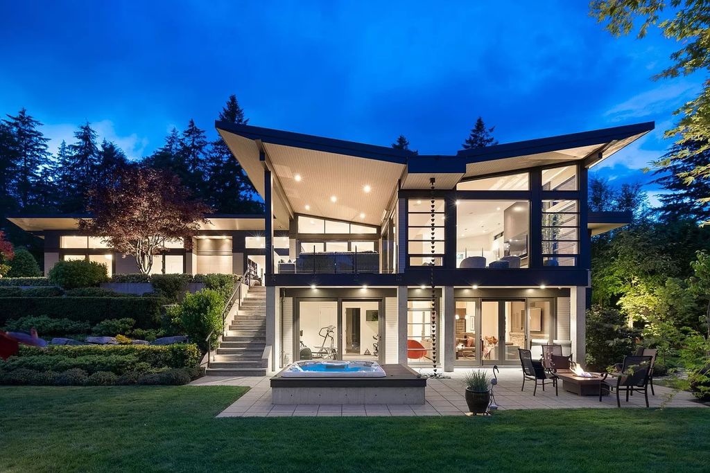 This-C6689000-Home-in-West-Vancouver-is-a-Beautiful-Escape-and-The-Ultimate-in-One-Level-Living-32