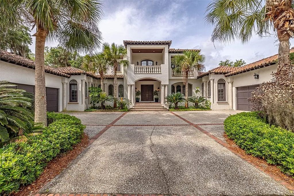 The Estate in Georgia is a luxurious home offering hot tub and pool and all the finest finishes throughout now available for sale. This home located at 223 W 24th St, Sea Island, Georgia; offering 06 bedrooms and 09 bathrooms with 8,000 square feet of living spaces.