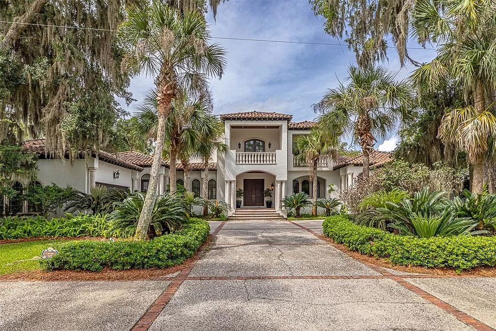 The Estate in Georgia is a luxurious home offering hot tub and pool and all the finest finishes throughout now available for sale. This home located at 223 W 24th St, Sea Island, Georgia; offering 06 bedrooms and 09 bathrooms with 8,000 square feet of living spaces.