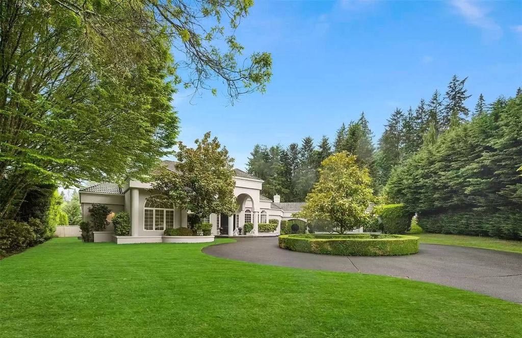 The Estate in Washington is a luxurious home of perfect combination of location, livability and world class luxury now available for sale. This home located at 19267 NE 149th Street, Woodinville, Washington; offering 04 bedrooms and 06 bathrooms with 5,348 square feet of living spaces. 
