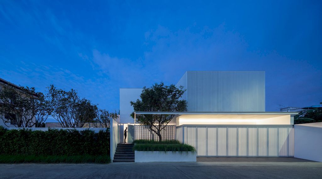 Veil House, Stunning two-story House by Ayutt and Associates Design