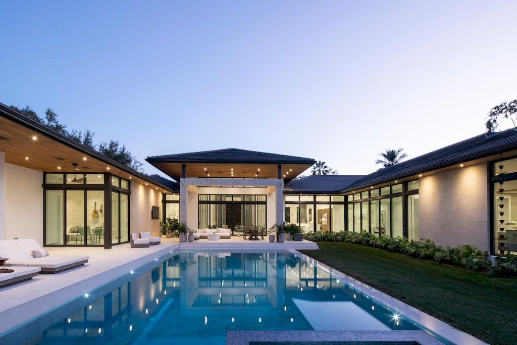 Suncrest House in Pinecrest, Florida by SDH Studio Architecture + Design