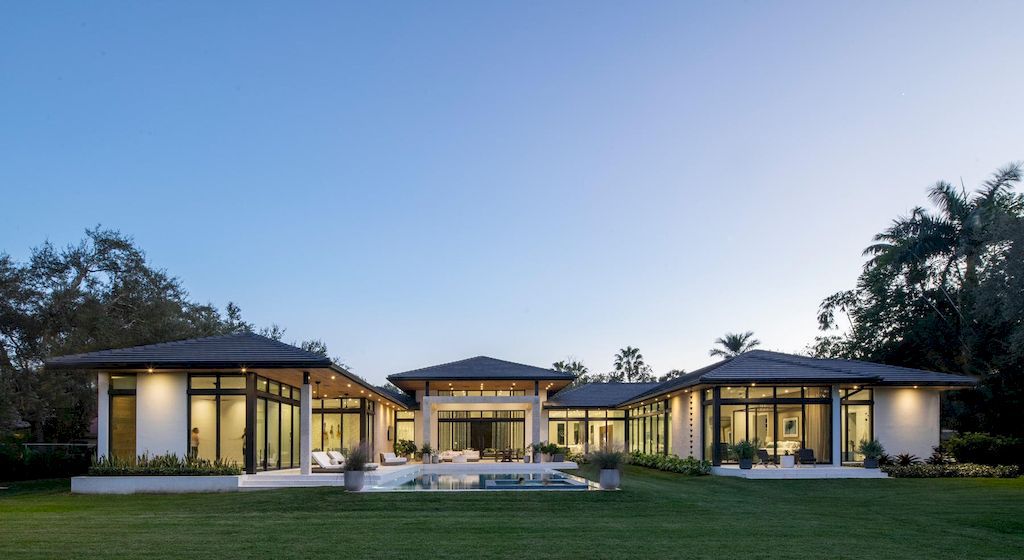 Suncrest House in Pinecrest, Florida by SDH Studio Architecture + Design