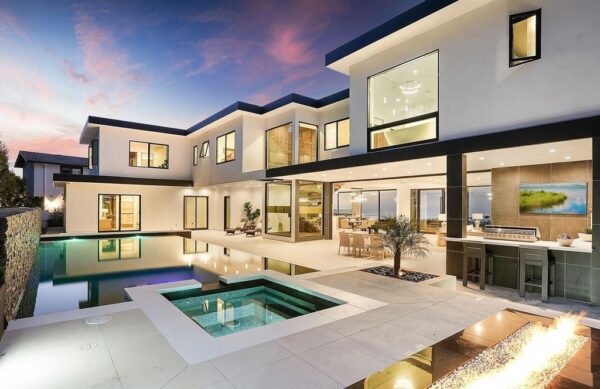 A Newly Constructed Masterpiece offers Panoramic Ocean and Coastline Views in La Jolla hits The Market at $10.898 Million