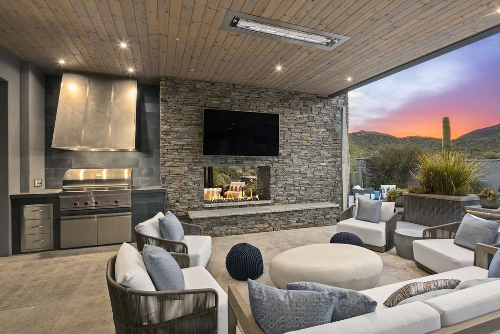 The industrial aesthetic of today is popular. By emphasizing its essential components, such as its huge windows, wood paneling, and brick walls, this residence also managed to preserve its architectural beauties. The living room's contemporary appearance is attributed to the inviting sectional, circular tables, and striking ceiling.