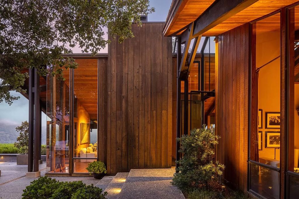 The Home in Carmel Valley, a modern compound designed by David Allen Smith with organic materials throughout, massive glass windows, and a voluminous interior is now available for sale. This home located at 49 Encina Dr, Carmel Valley, California