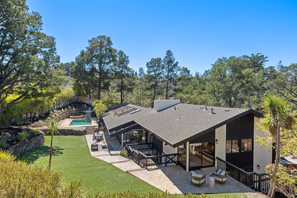 The Home in Hillsborough, an incredible estate has been reimagined with chic designer flair and a reconfigured floor plan that works perfectly for todays lifestyle is now available for sale. This home located at 333 Bridge Rd, Hillsborough, California