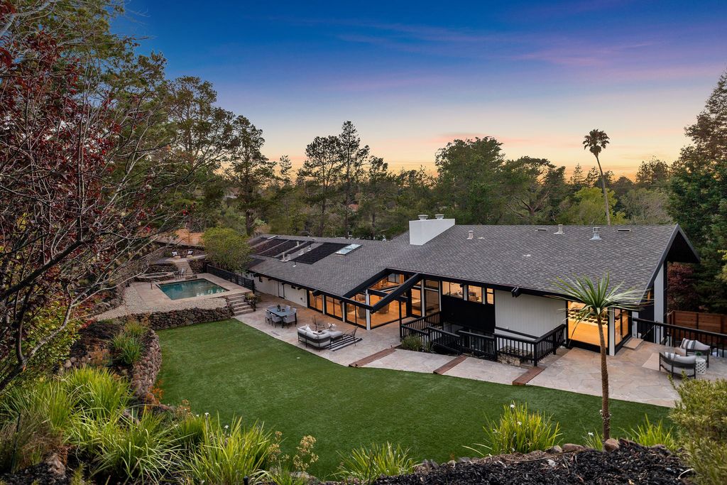 The Home in Hillsborough, an incredible estate has been reimagined with chic designer flair and a reconfigured floor plan that works perfectly for todays lifestyle is now available for sale. This home located at 333 Bridge Rd, Hillsborough, California