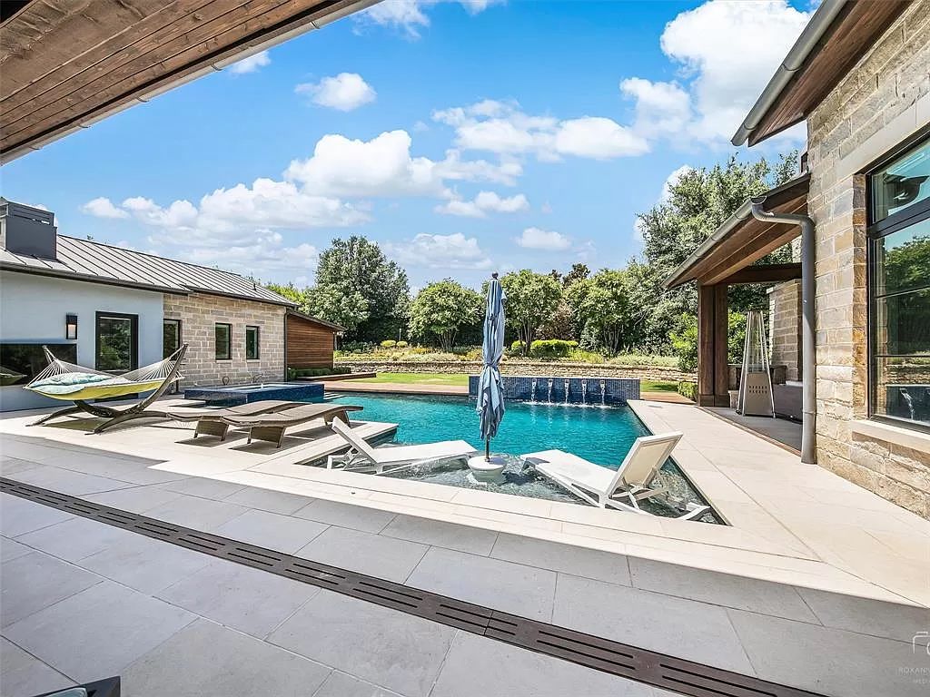 The Home in Westlake, a transitional style estate with clean lines, stunning steel, glass doors throughout, Ipe wood accents and spacious outdoor entertaining is now available for sale. This home located at 1714 Post Oak Pl, Westlake, Texas