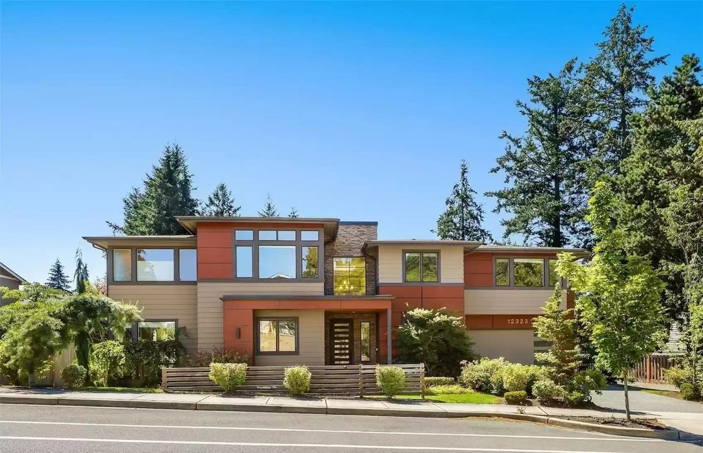 Beautiful-Estate-with-Desirable-Floor-Plan-in-Kirkland-Hits-Market-for-2.39M-33