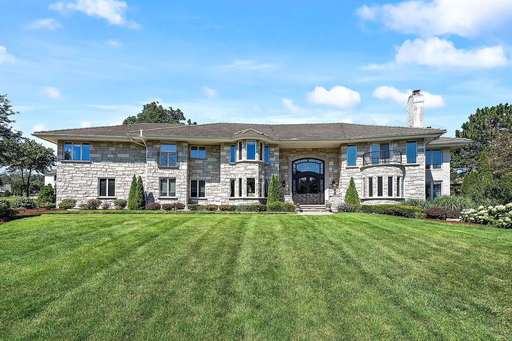 Beautifully-Reimagined-Luxury-residence-with-Brick-and-Stone-Exterior-in-Oak-Brook-Lists-for-2799-Million-3