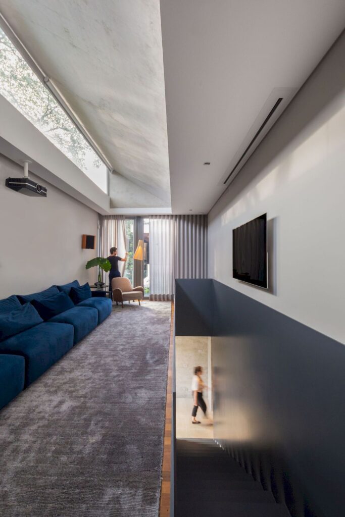 Bento house, stylish modern home affords privacy & openness by FCstudio