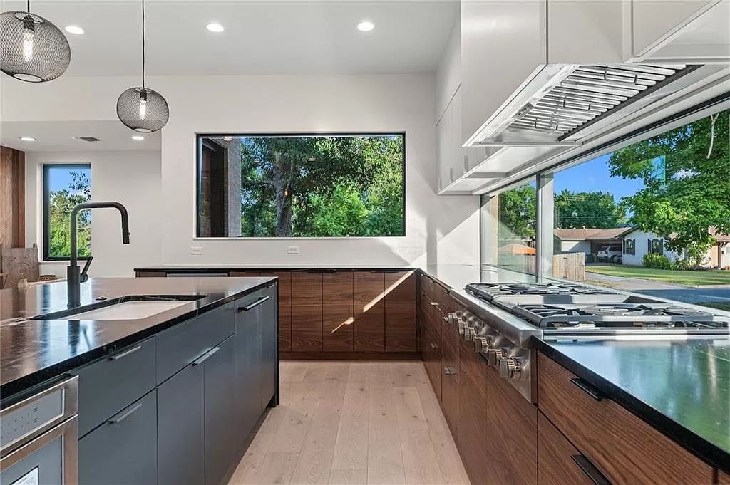 The Home in Austin, a new construction designed by Davey McEathron offers a wide open floor plan and floor-to-ceiling windows allowing for abundant natural light is now available for sale. This home located at 2104 Ann Arbor Ave, Austin, Texas