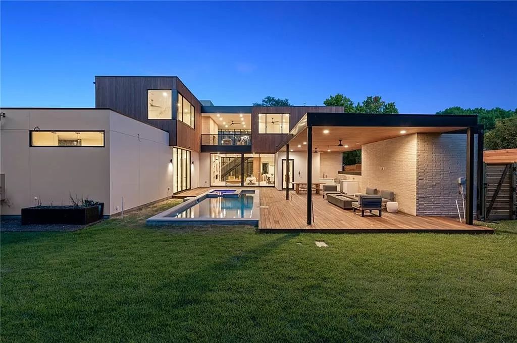 The Home in Austin, a new construction designed by Davey McEathron offers a wide open floor plan and floor-to-ceiling windows allowing for abundant natural light is now available for sale. This home located at 2104 Ann Arbor Ave, Austin, Texas