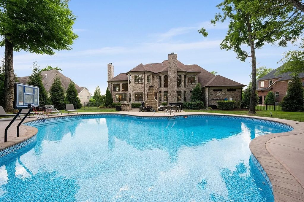 The Estate in Brentwood is a luxurious home located in an amazing location for a perfect entertaining now available for sale. This home located at 1810 Morgan Farms Way, Brentwood, Tennessee; offering 05 bedrooms and 06 bathrooms with 6,086 square feet of living spaces.