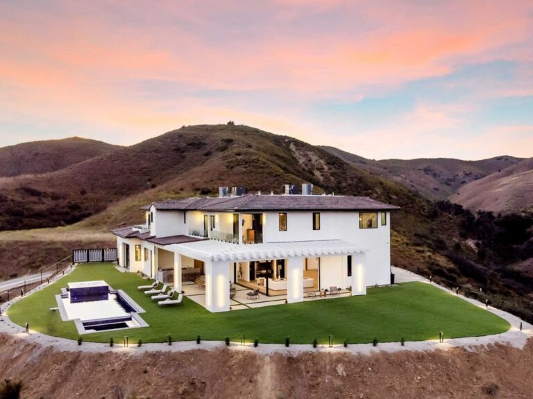 Breathtaking New Construction Home with Designer Finishes and Awe