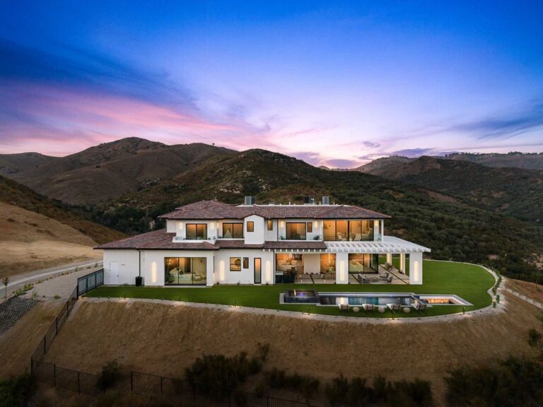 Breathtaking New Construction Home with Designer Finishes and Awe ...