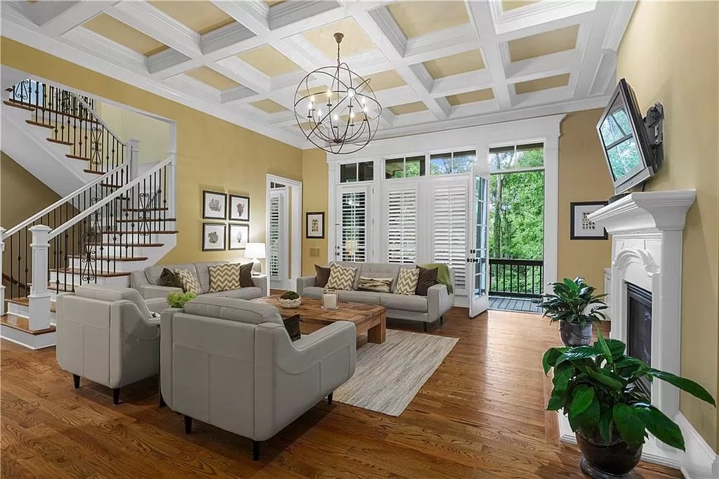 The Estate in Atlanta is a luxurious home showcasing plenty of flexible spaces for working as well as entertaining now available for sale. This home located at 2960 Castlewood Dr NW, Atlanta, Georgia; offering 06 bedrooms and 06 bathrooms with 7,548 square feet of living spaces. 