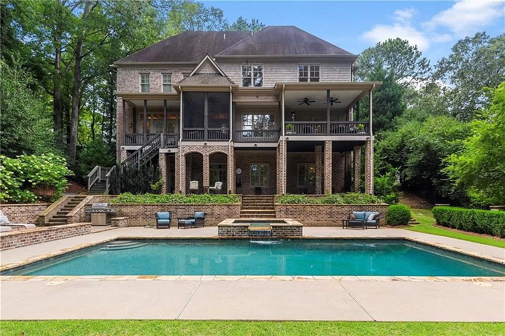 The Estate in Atlanta is a luxurious home showcasing plenty of flexible spaces for working as well as entertaining now available for sale. This home located at 2960 Castlewood Dr NW, Atlanta, Georgia; offering 06 bedrooms and 06 bathrooms with 7,548 square feet of living spaces. 